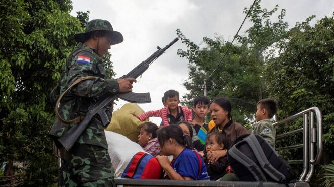 Rescate de civiles atrapados en el frente en Myanmar