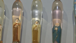 Preservativos de cristal con imágenes de monjas