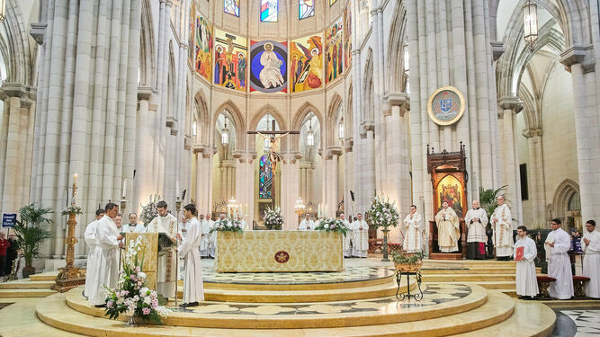 Celebración del Domingo de Resurreción en la Almudena
