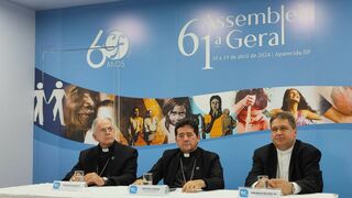 Mons. Majella, Mons. Paulo Jackson y Mons. Mezzari