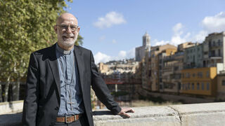 Octavi Vilá, con la catedral de Girona al fondo