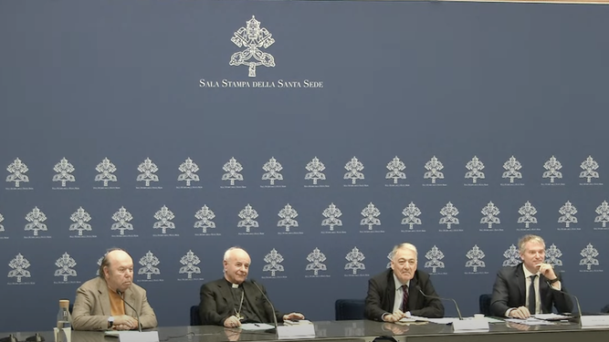 Rueda de prensa en la Sala Stampa