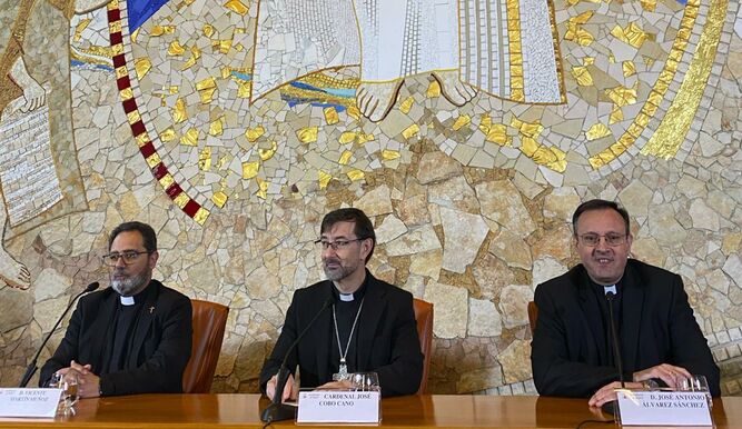 Los dos nuevos auxiliares, con Cobo