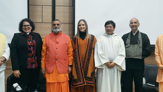 Críticas desaforadas de católicos sectarios al padre Víctor Ricardo Moreno por participar en un encuentro de diálogo interreligioso