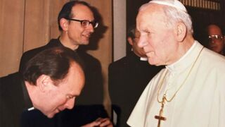 Fausto Bonini con Juan Pablo II en Venecia en 1985