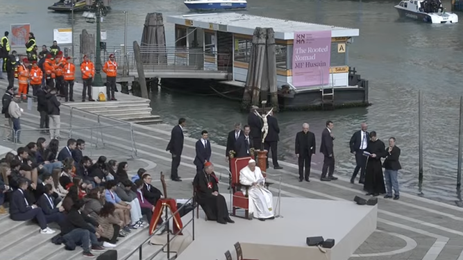 Francisco, con los jóvenes en Venecia