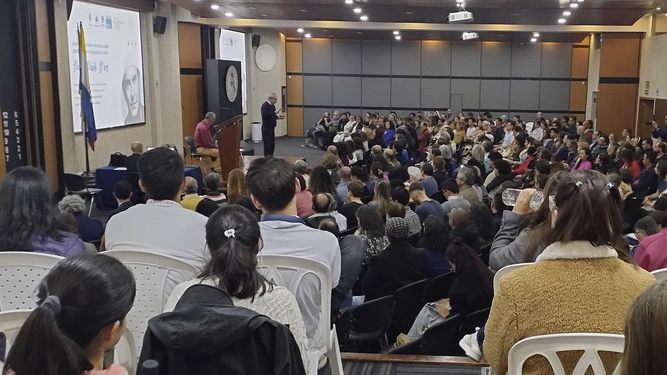 Arquidiócesis de Bogota en Silencio meditación y misión con Pablo d'Ors