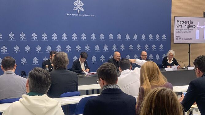 Rueda de prensa en el Vaticano