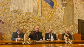 Saiz Meneses, presentando el congreso de Hermandades y Cofradías