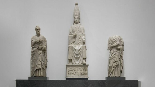 Arnolfo di Cambio e bottega, Papa Bonifacio VIII y dos profetas, 1296-1310