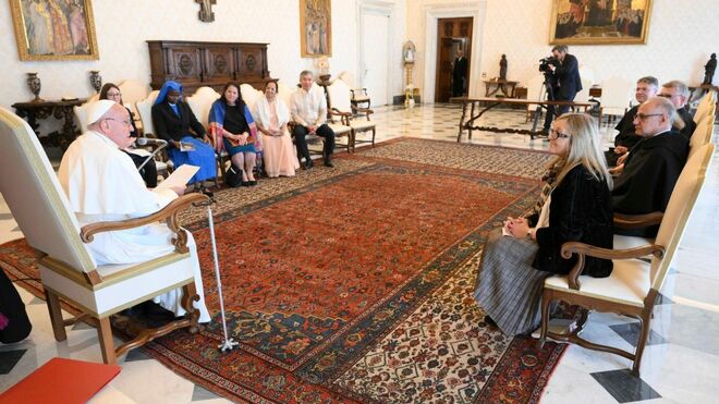 El Papa y la delegación del International Network of societies for Catholic Theology