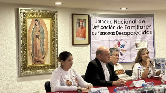 Monseñor Acero, en la rueda de prensa con las madres buscadoras
