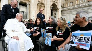 El Papa, con quienes recuerdan al padre Mugica