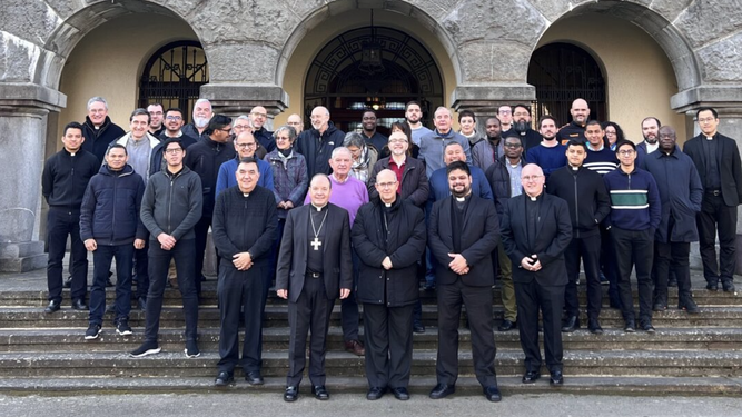 Los obispos uruguayos en Vitoria, la última diócesis española que implantó un Redemptoris Mater