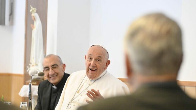 Francisco, con los curas de Roma