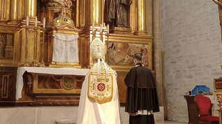 Misa privada con el 'obispo' siguiendo el rito preconciliar