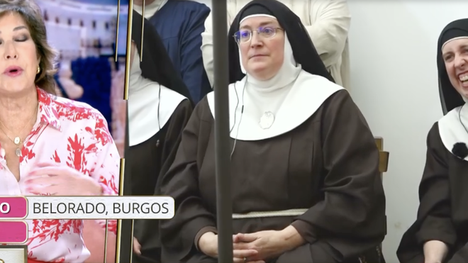 La abadesa y sor Sión, junto a Ana Rosa Quintana