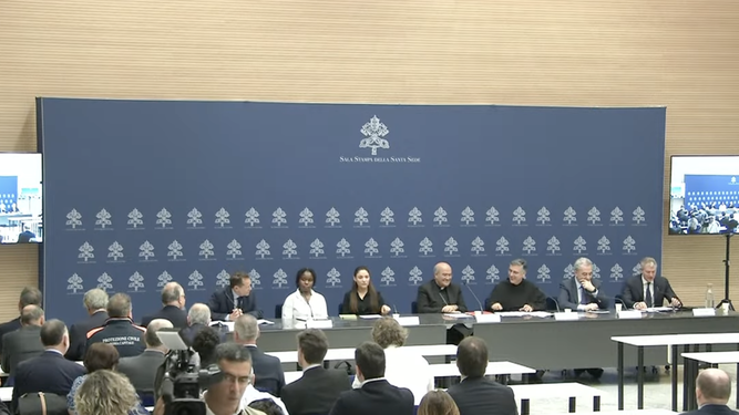Rueda de prensa en el Vaticano