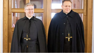 Sacerdotes Andrzej Yuchnevich y Pavel Lemekh