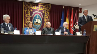 De izquierda a derecha: D. Adolfo Suárez Illana, Dña. Lydia Jiménez, D. José Luis Sánchez, D. Leopoldo Calvo-Sotelo y, desde el atril, D. Vicente Garrido.