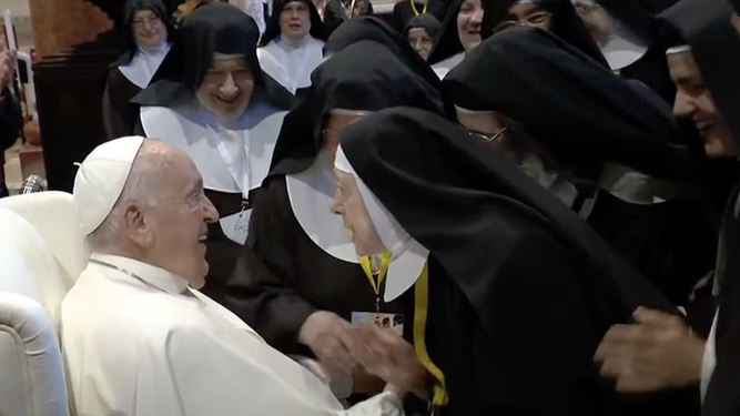 Francisco, con las religiosas