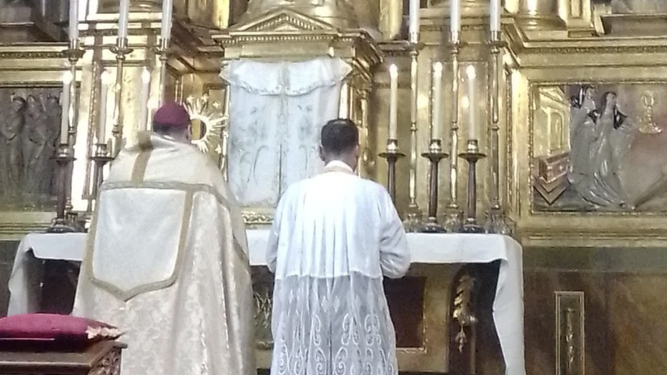De Rojas y Ceacero, 'celebrando misa' en Belorado