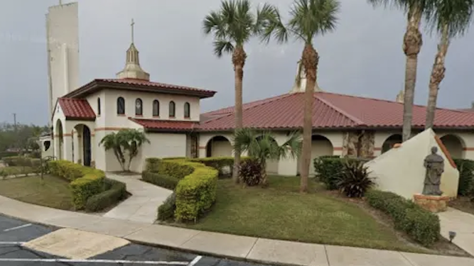 La parroquia de Santo Tomás de Aquino en la ciudad de St. Cloud, al sur de Orlando