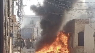 La multitud intentó quemar las casas de los cristianos