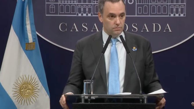Adorni en rueda de prensa