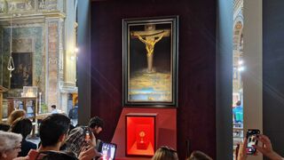 'El Cristo de Portlligat' de Dalí, en una iglesia de Roma