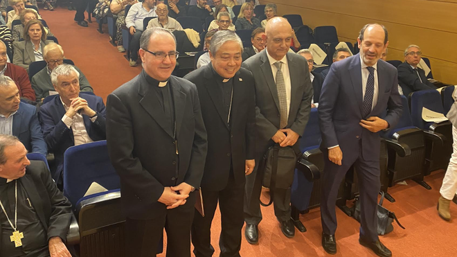 El Nuncio, ayer, con el obispo de Calahorra