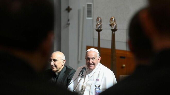 El Papa durante el encuentro con los sacerdotes jóvenes