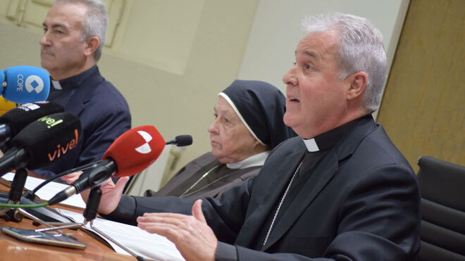 La madre Javier, junto al obispo Iceta
