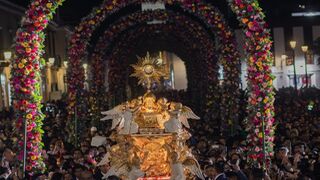 Multitudinaria celebración del Corpus Christi en Trujillo - Perú
