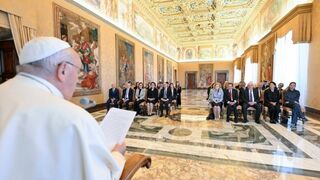 El Papa, con la Centesimus Annus pro Pontífice