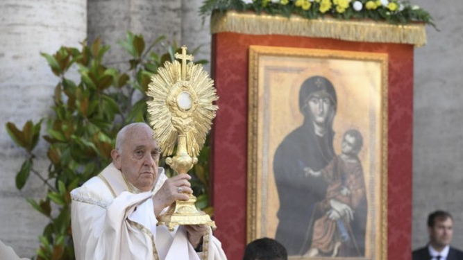 El Papa, con la Salus Populi Romani
