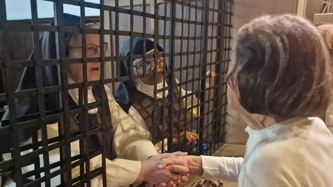 La madre federal, saludando a los numerosos fieles que asistieron el 17 de mayo a la misa de acción de gracias