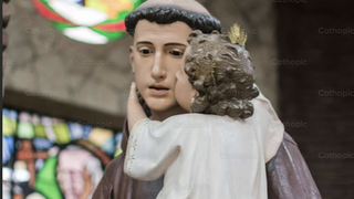 Escultura de San Antonio de Padua