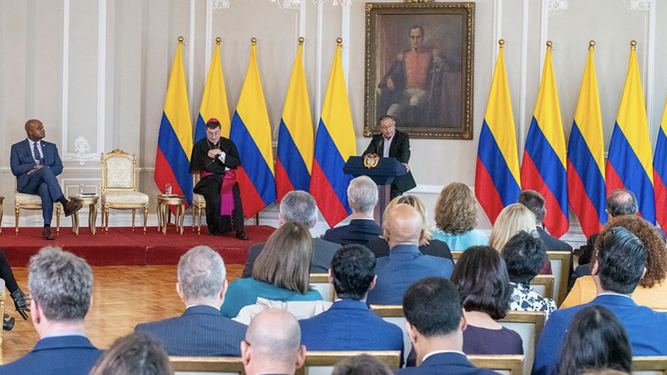 Nuncio Rudelli y Petro