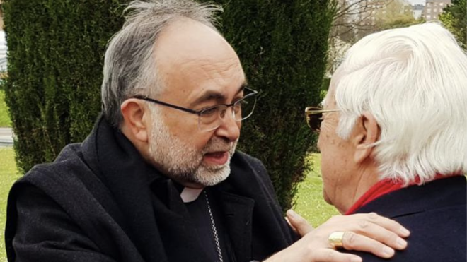 Jesús Sanz, con el padre Ángel