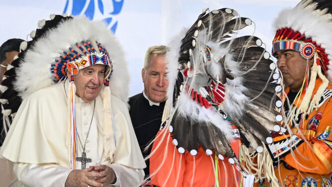 Francisco con lideres indigenas