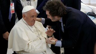 Francisco y Milei se encuentran en Apulia