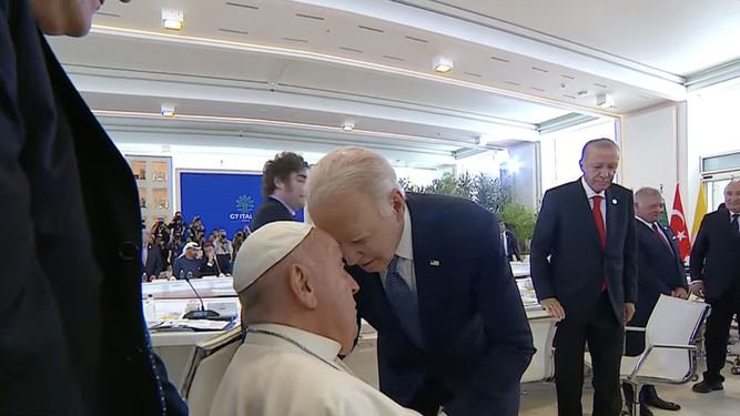 El Papa, con Biden