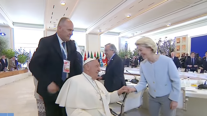 El Papa, con Von der Leyen