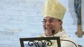 Ordenan nuevo obispo en Chile y pide: "No me pongan en un pedestal. Pónganme en sus oraciones".