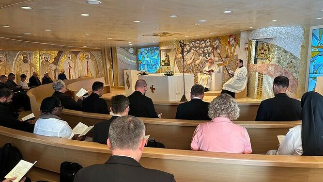 Eucaristía de los secretarios generales en la capilla de Añastro