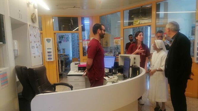 Zuppi, en su visita al Charitas Baby Hospital de Belén