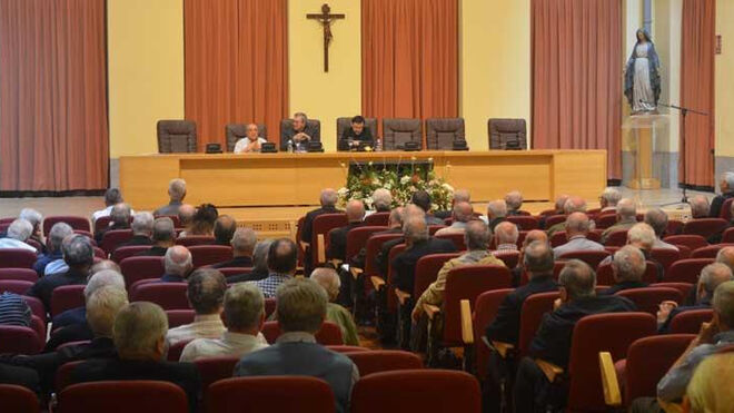 Encuentro de José Cobo con los sacerdotes mayores