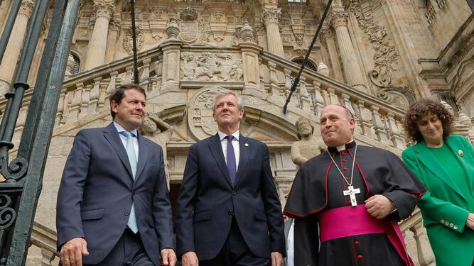 Los presidentes Mañueco y Rueda con el arzobispo Prieto