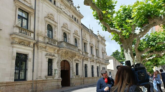 A la espera de las monjas en el Arzobispado de Burgos